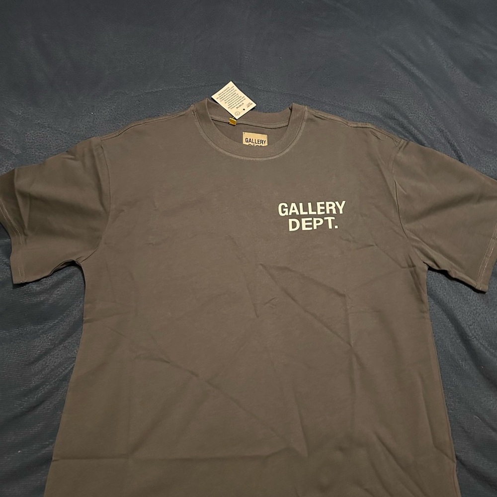 Gallery dept size Large gray shirt - Picture 2 of 2